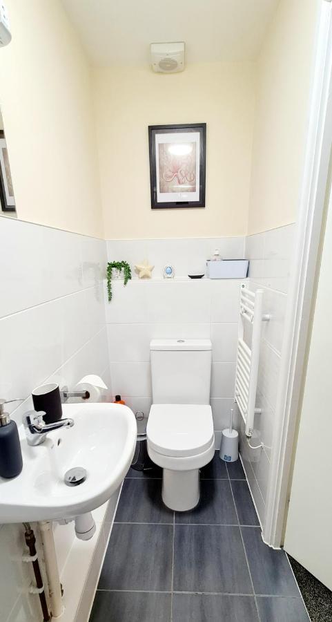 Sea Breeze, 2 Bdr With En-Suites, Private Parking, Internet- Sleeps 4 Ppl ボーンマス エクステリア 写真